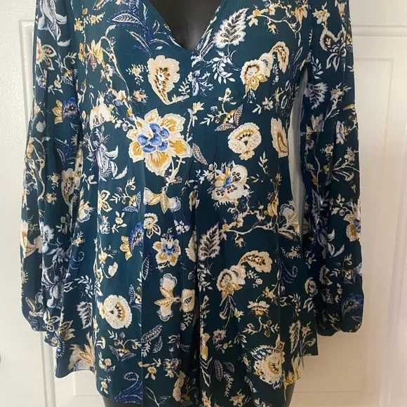 Floral shorts romper - Picture 2 of 4